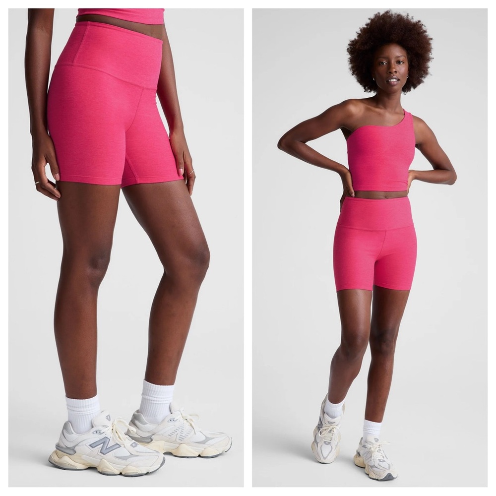 Beyond Yoga Keep Pace 7” Biker Short Size Small in Vivid Pink